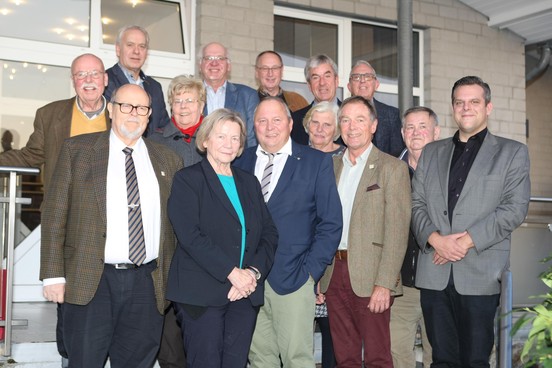 Der Vorstand der Seniorenunion Höxter mit Gästen im Oktober 2019